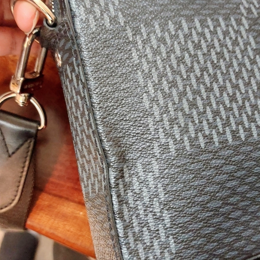 Louis Vuitton Men's Black Damier Graphite Canvas Crossbody Bag - Picture 8 of 16
